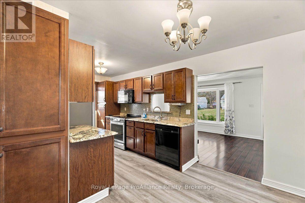 29 Barry Road, Quinte West, ON photo 9