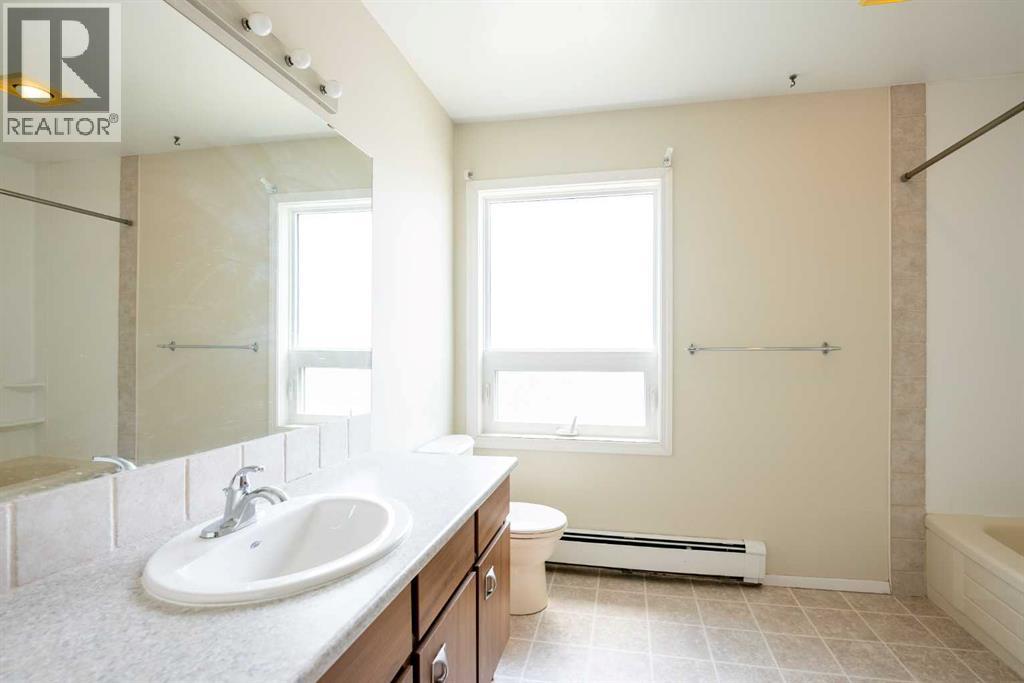 307, 65 Temple Boulevard W, photo 17 of 30