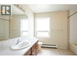 307, 65 Temple Boulevard W, Lethbridge, AB T1K5M2 Photo 17