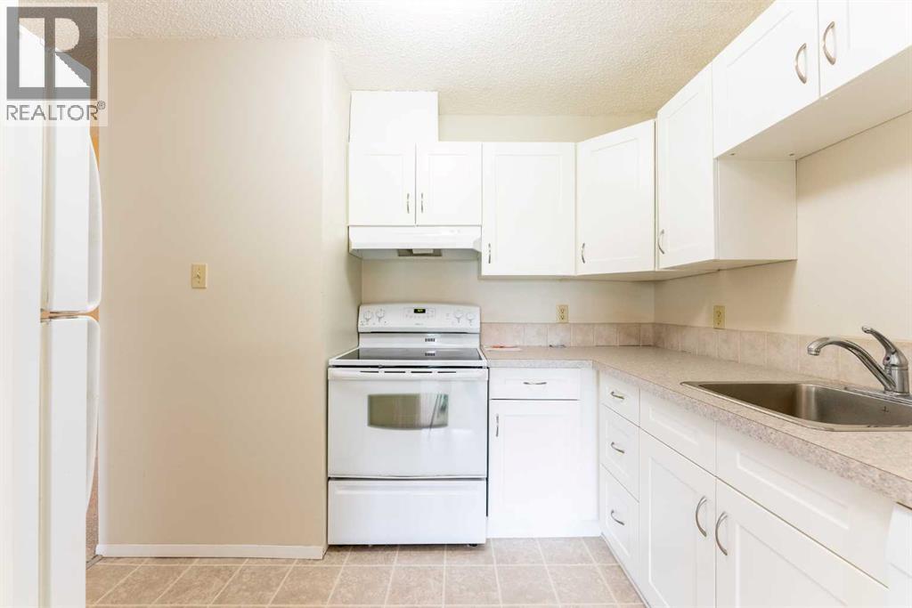 307, 65 Temple Boulevard W, photo 14 of 30