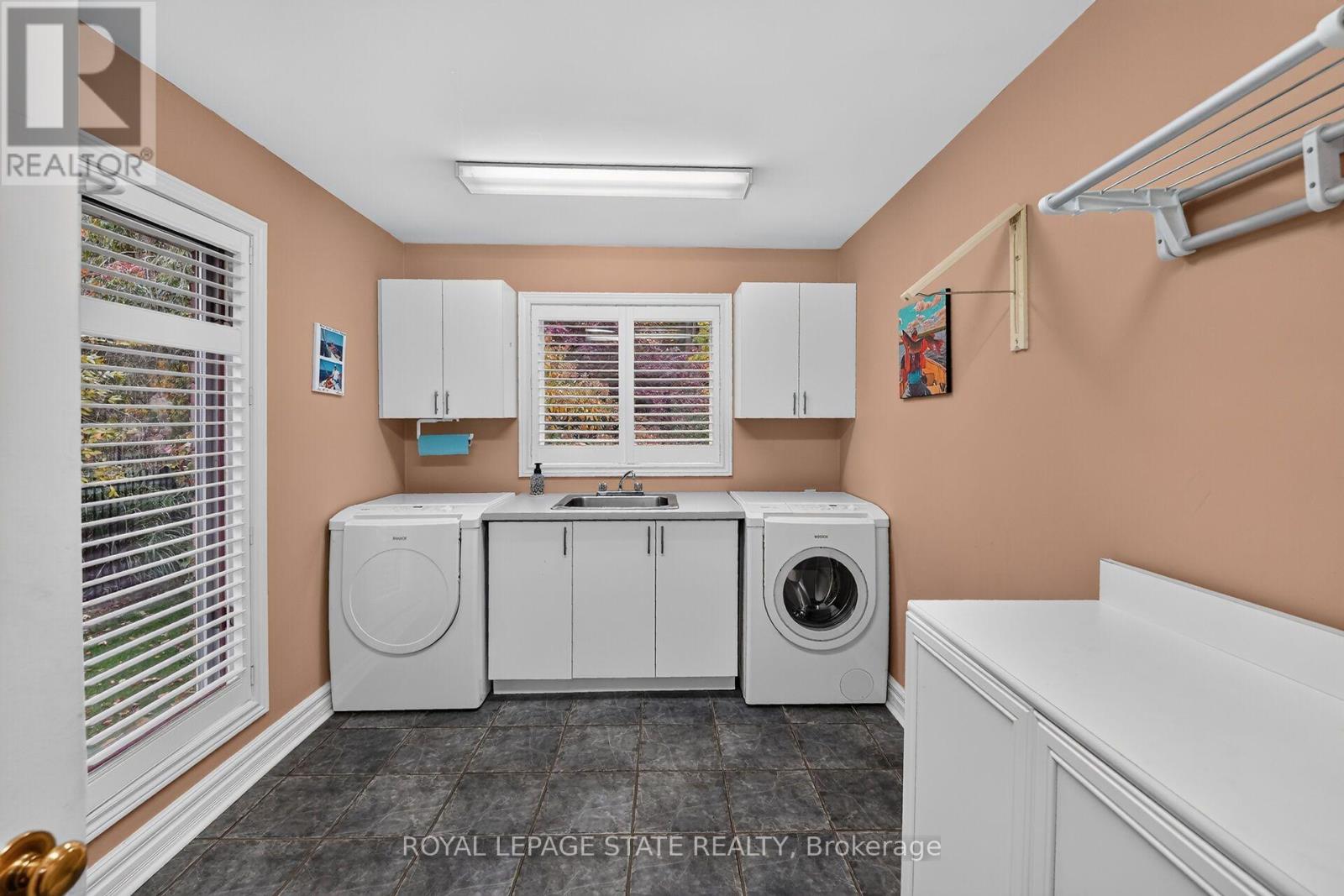112 Dorchester Drive, Grimsby, ON photo 21