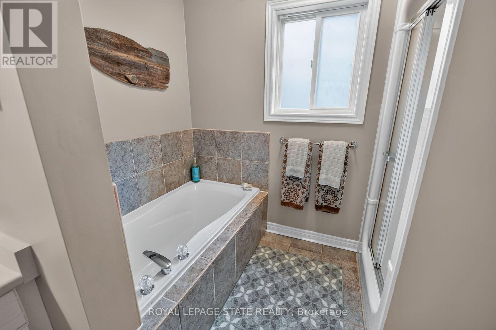 112 Dorchester Drive, Grimsby, ON photo 31