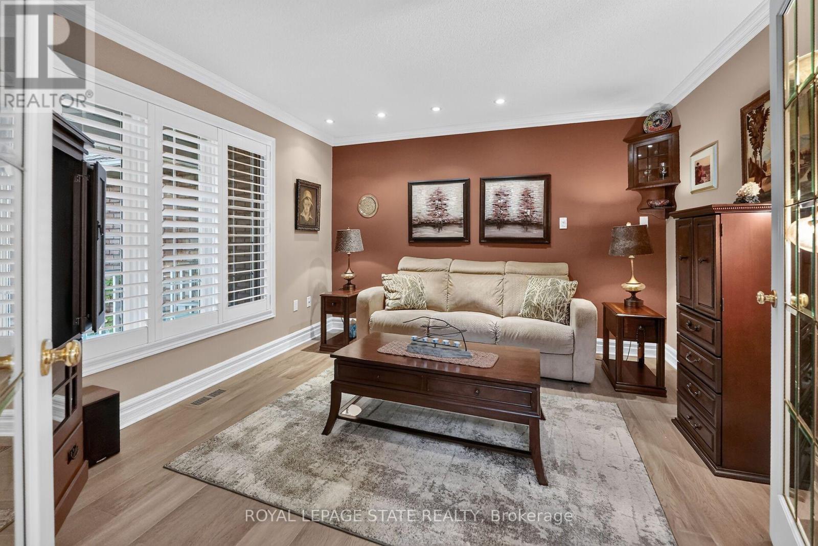112 Dorchester Drive, Grimsby, ON photo 8