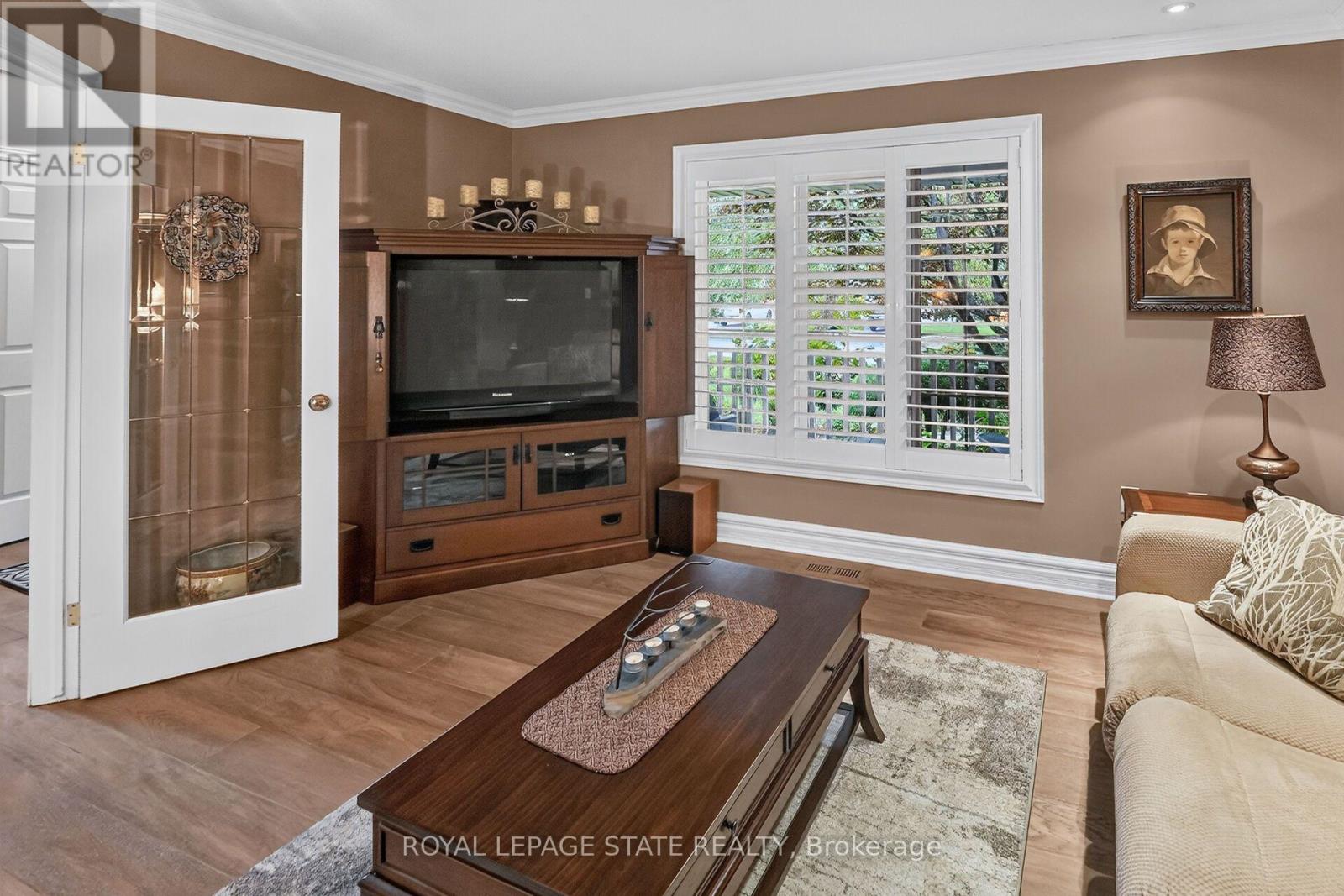 112 Dorchester Drive, Grimsby, ON photo 9