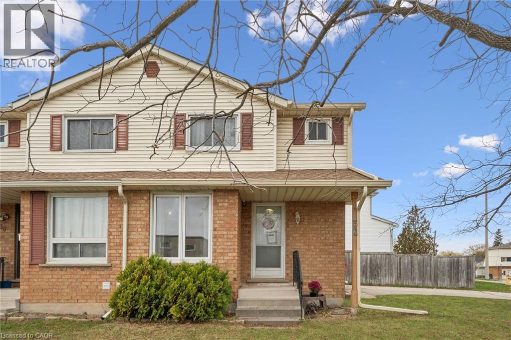 32 JANSEN Avenue — photo 2