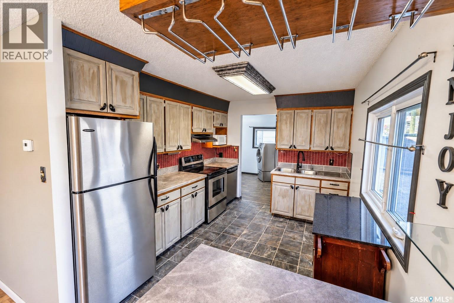 1080 Henleaze AVENUE, Moose Jaw — photo 12