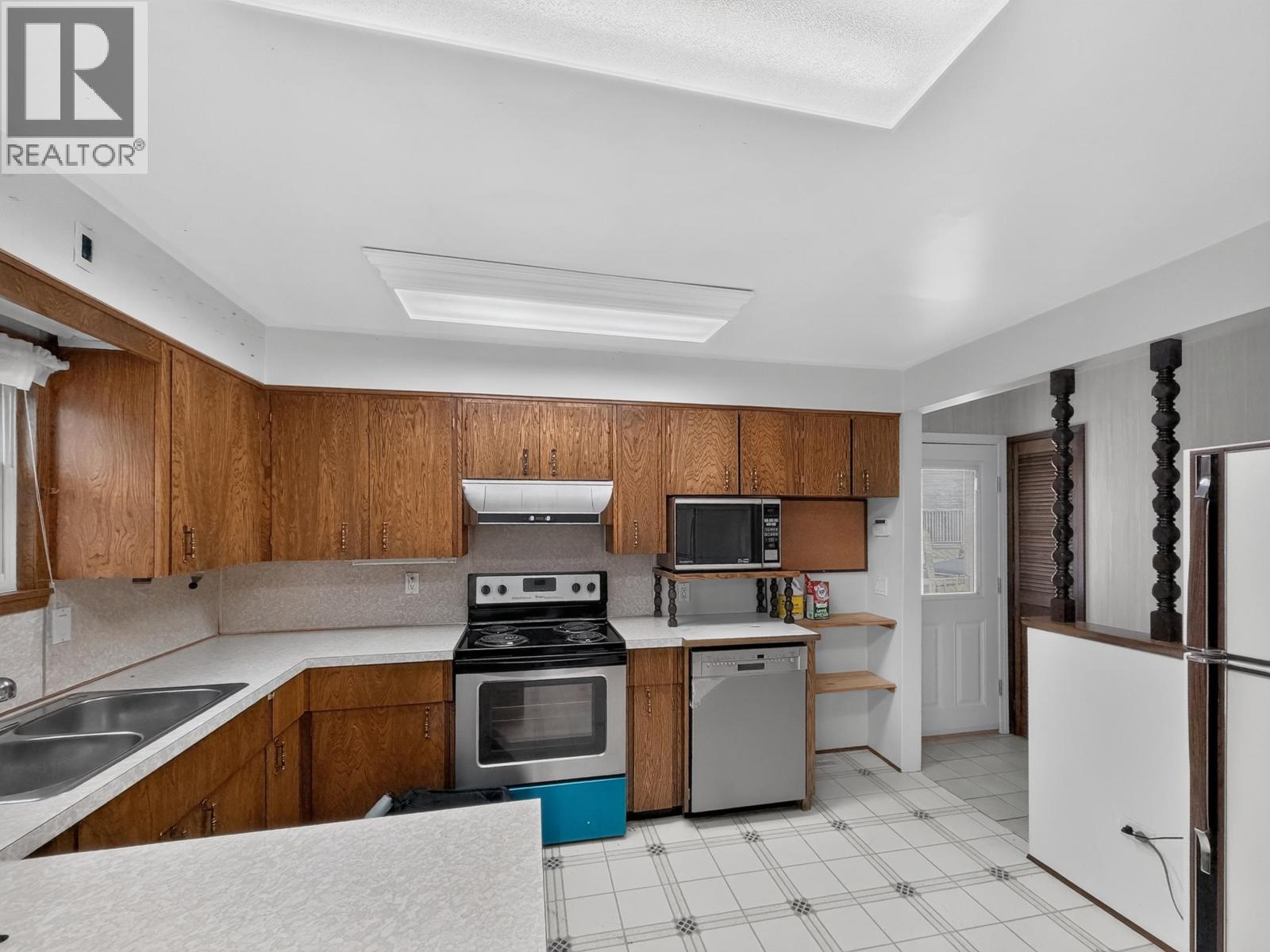 976 Winslow Avenue, Coquitlam — photo 14