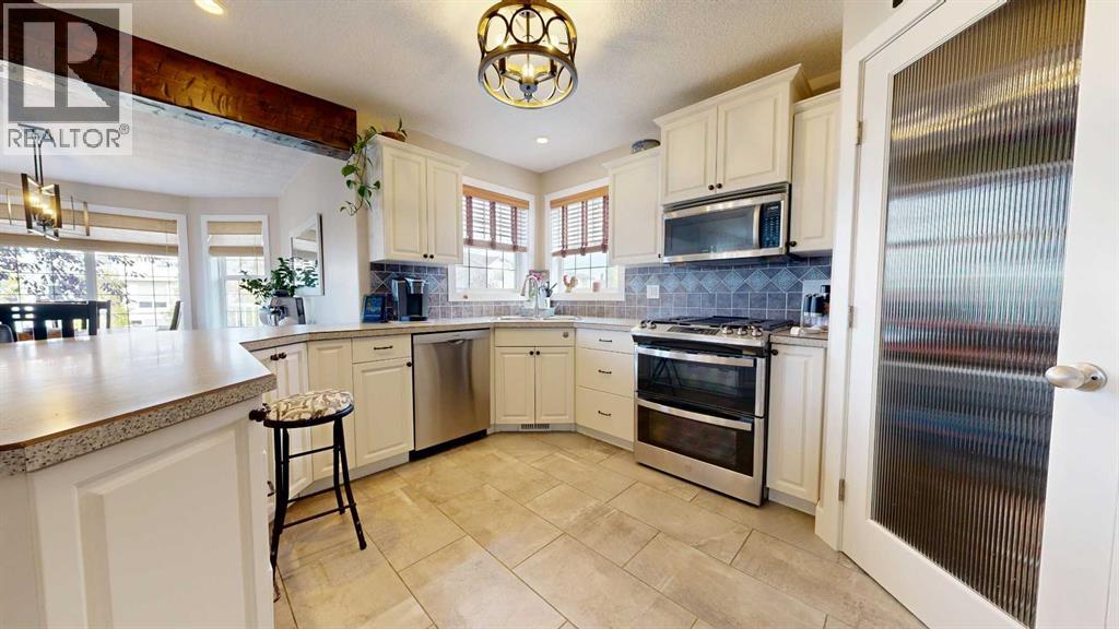 9302 Lakeshore Court, photo 7 of 35
