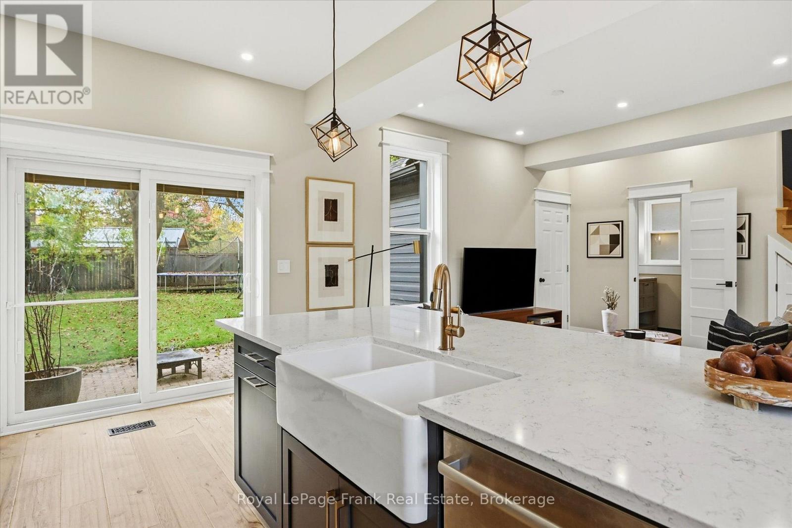 395 Walton Street, Peterborough, ON photo 13