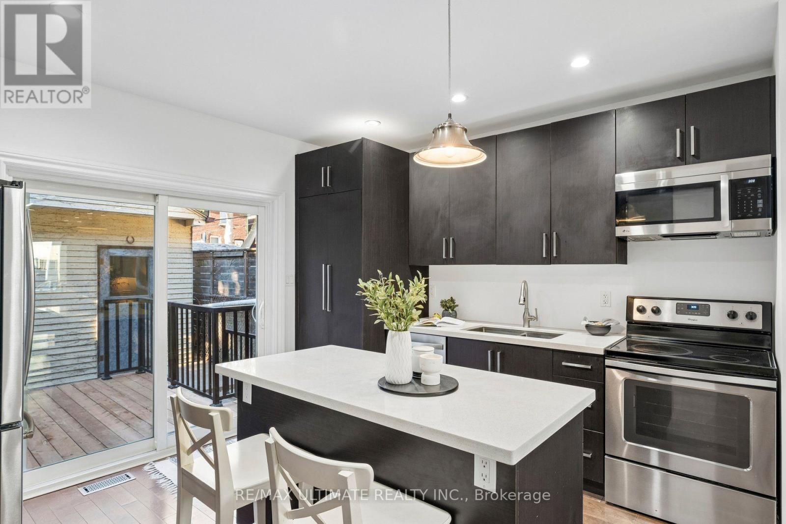 18 Rhyl Avenue, Toronto, ON photo 12