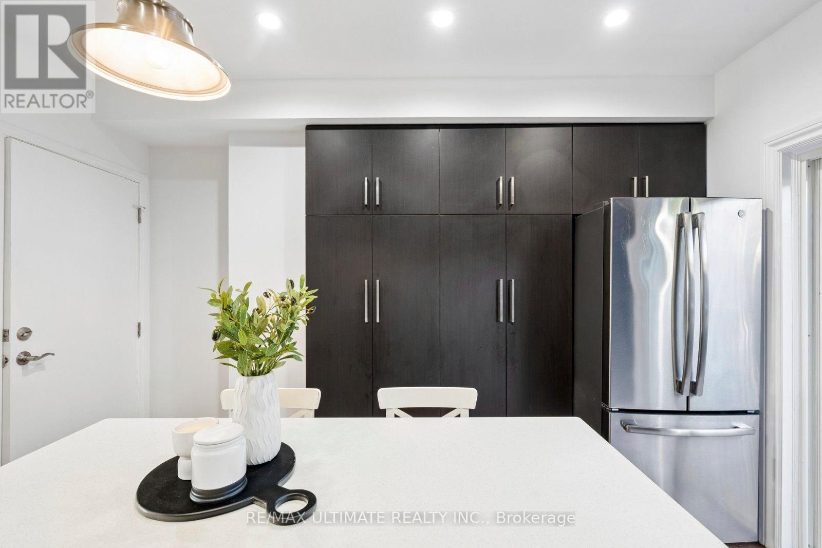 18 Rhyl Avenue, Toronto, ON photo 14