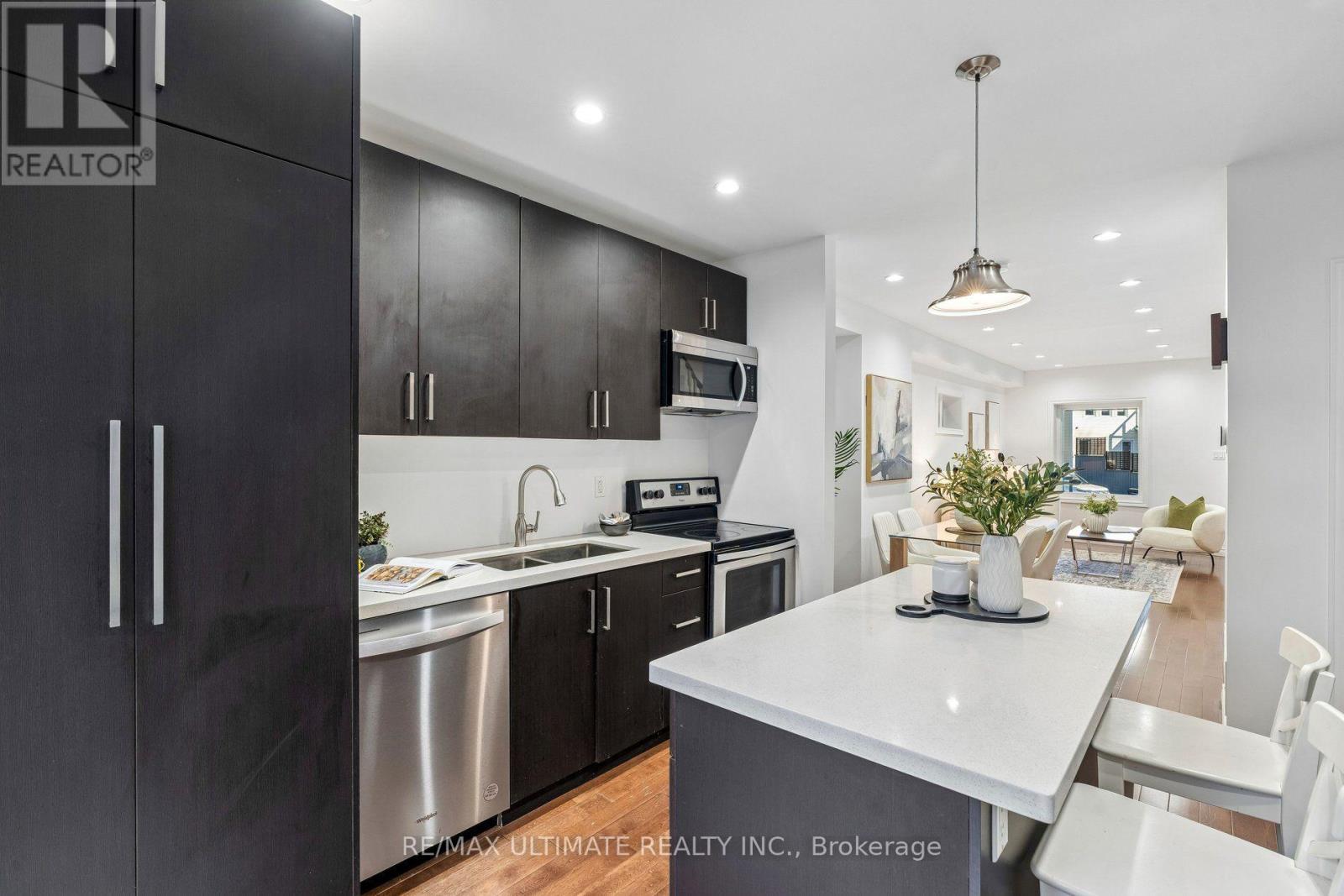18 Rhyl Avenue, Toronto, ON photo 17