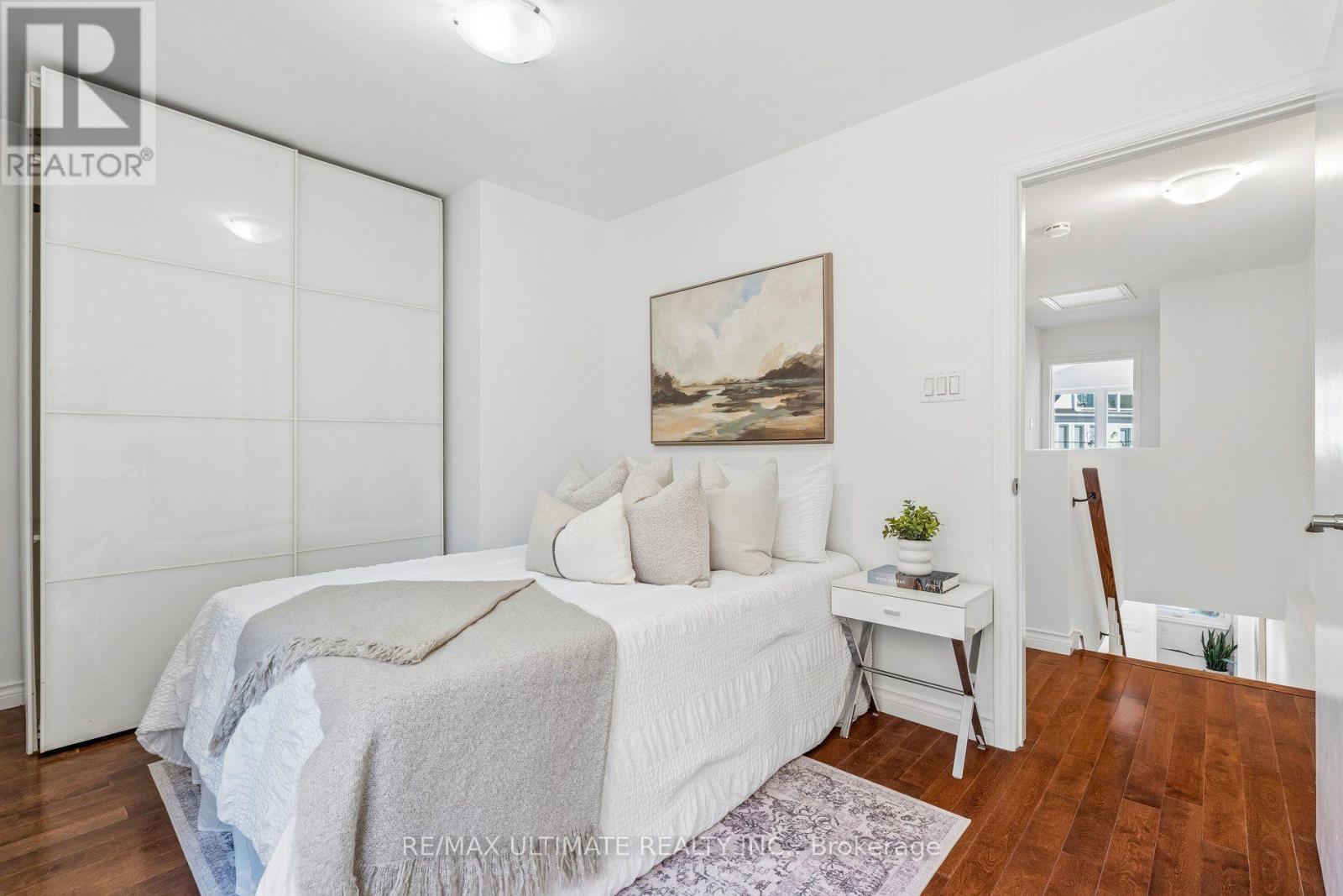 18 Rhyl Avenue, Toronto, ON photo 24