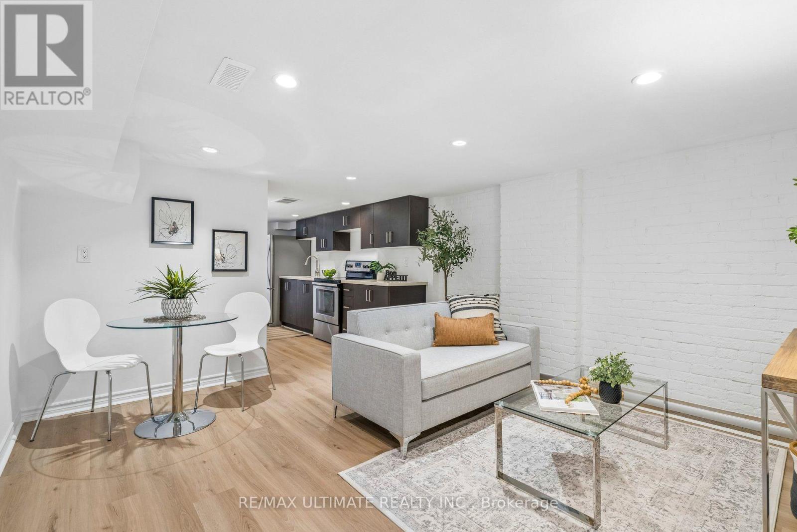 18 Rhyl Avenue, Toronto, ON photo 32