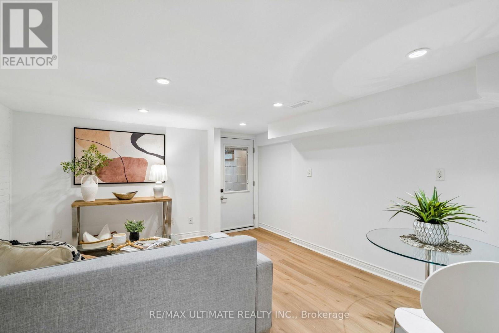 18 Rhyl Avenue, Toronto, ON photo 33