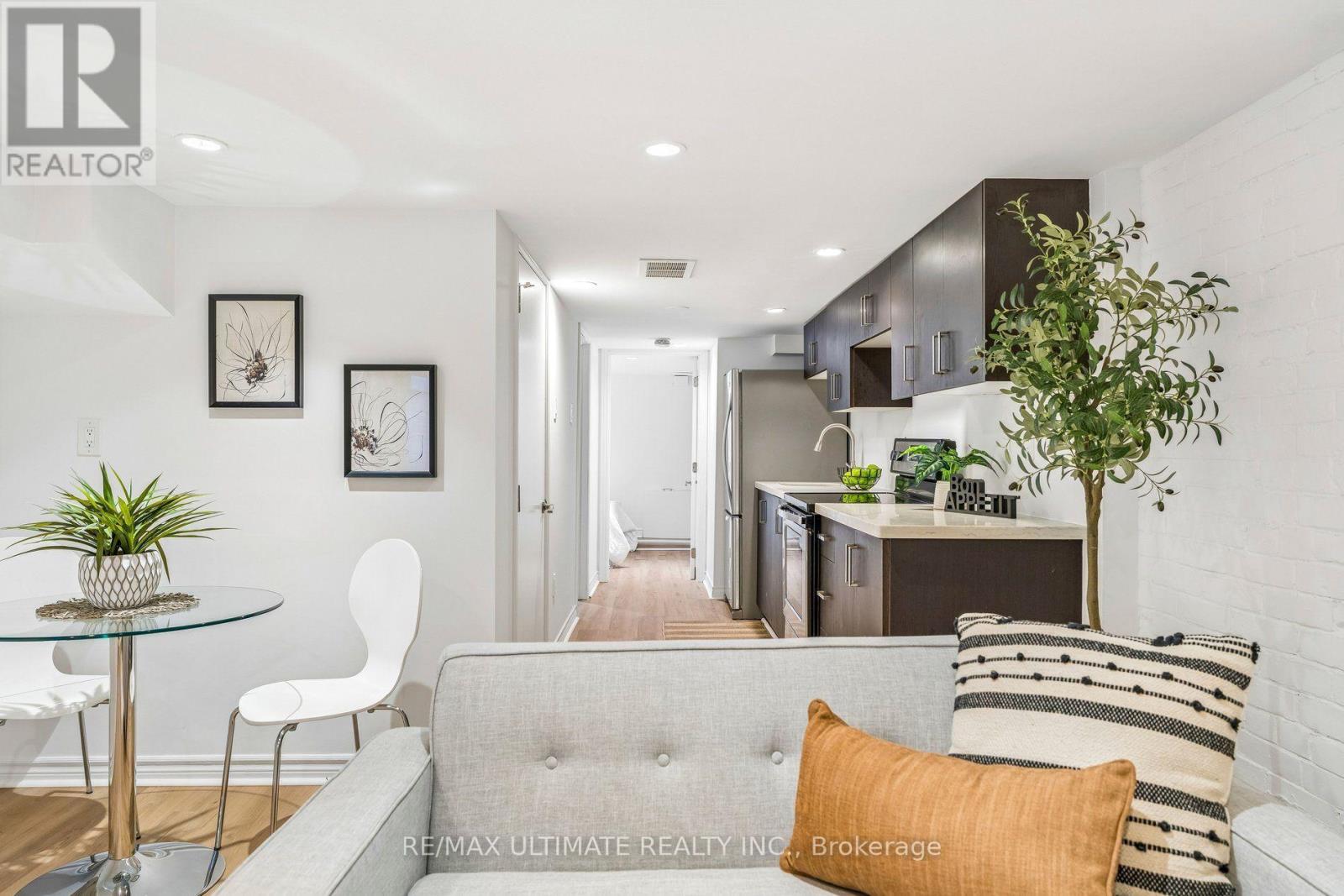 18 Rhyl Avenue, Toronto, ON photo 35