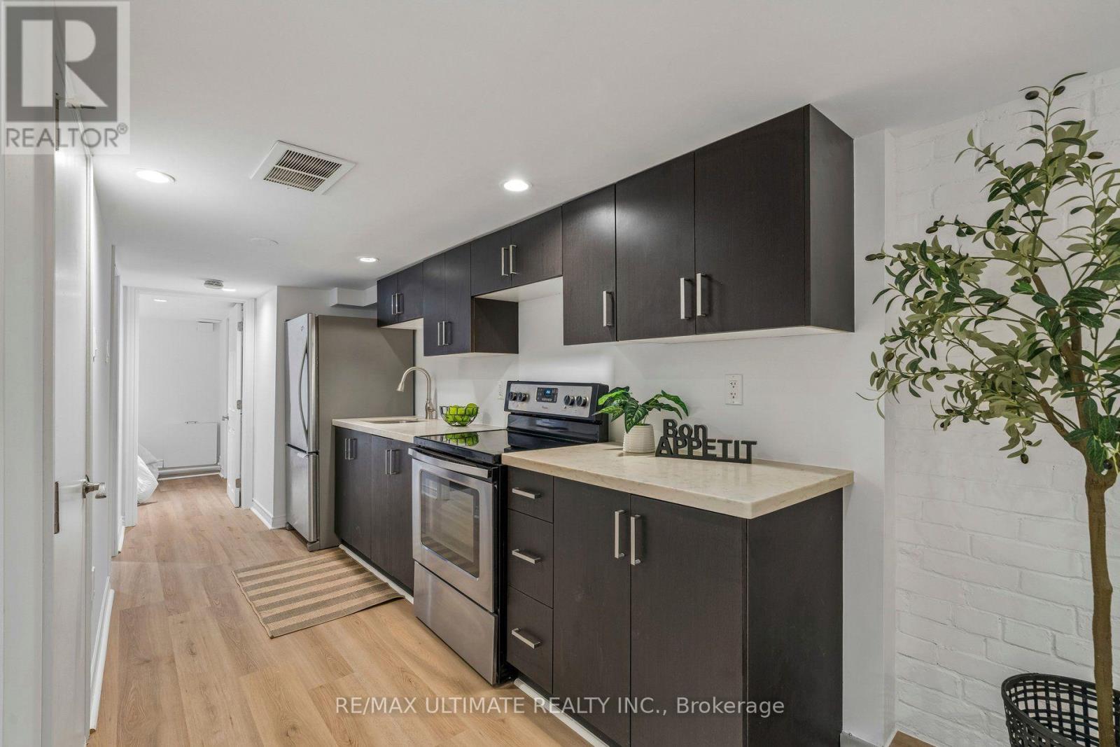 18 Rhyl Avenue, Toronto, ON photo 37