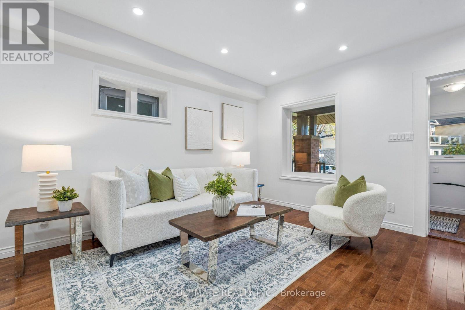 18 Rhyl Avenue, Toronto, ON photo 8