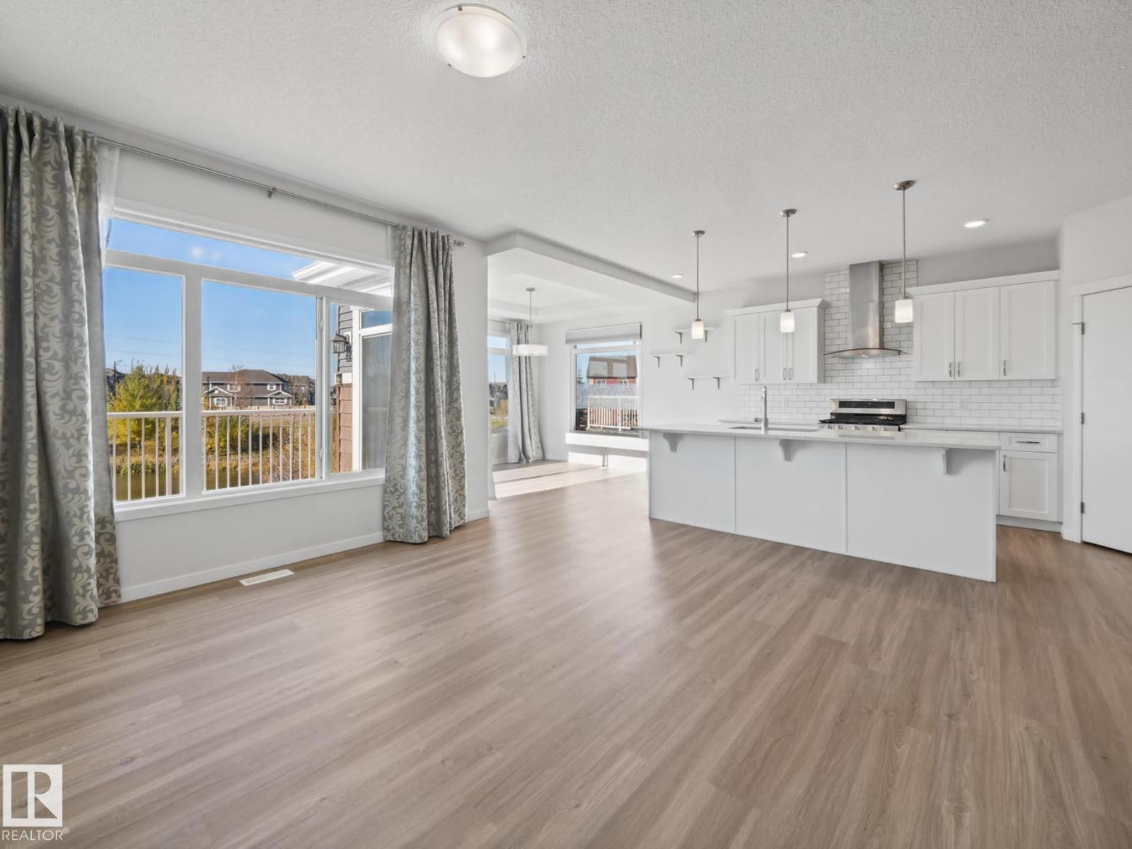 Property photograph 12 for MLS E4514398