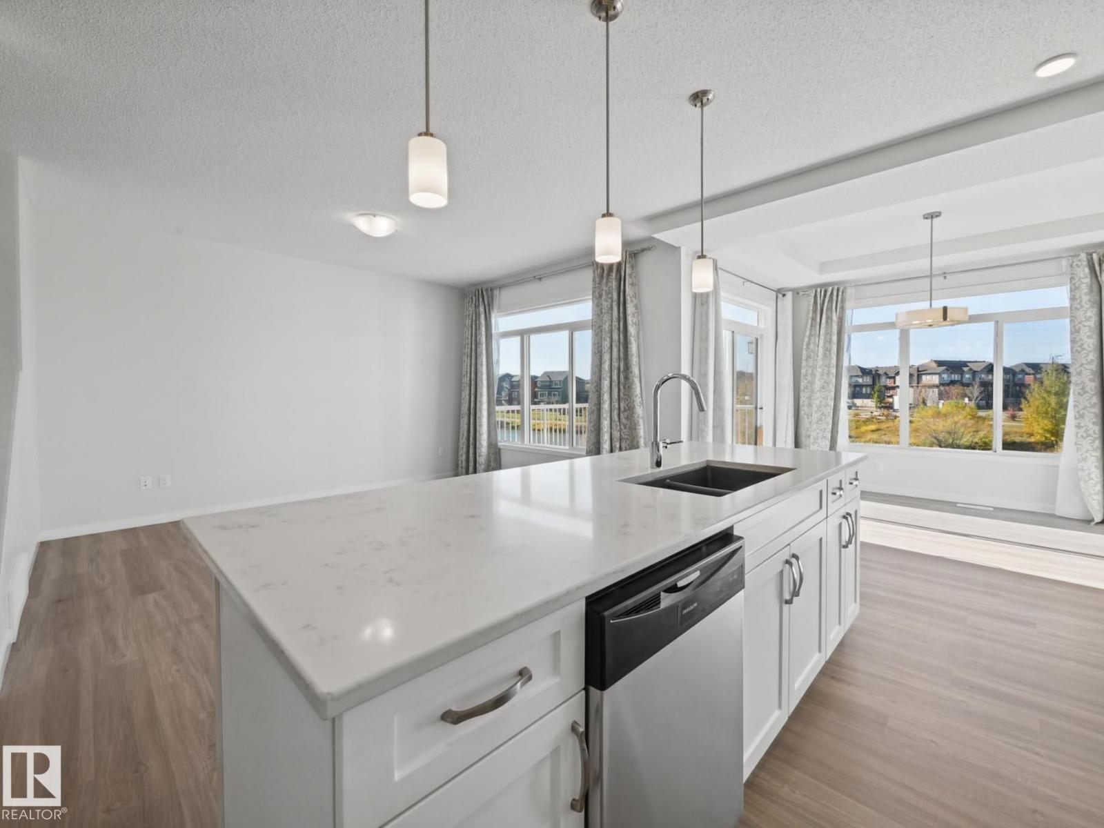 Property photograph 9 for MLS E4514398