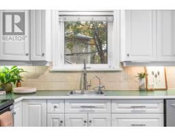 200 Saint Marks Road, Toronto, ON M6S2H9 Photo 9