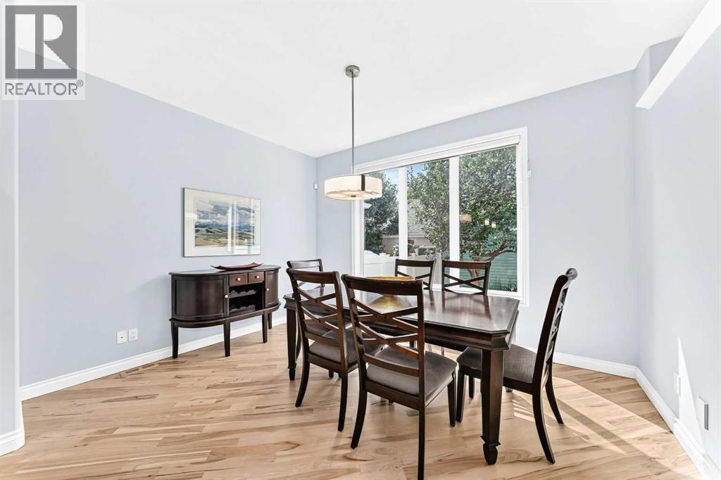 30 Versailles Gate SW, Calgary — photo 10
