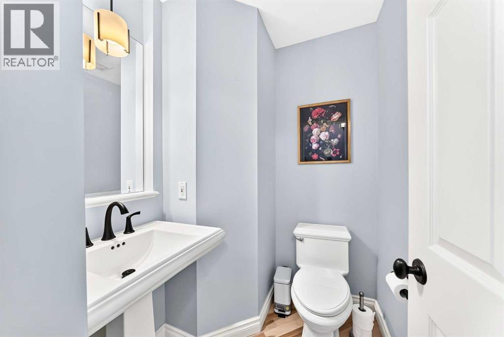 30 Versailles Gate SW, Calgary — photo 17