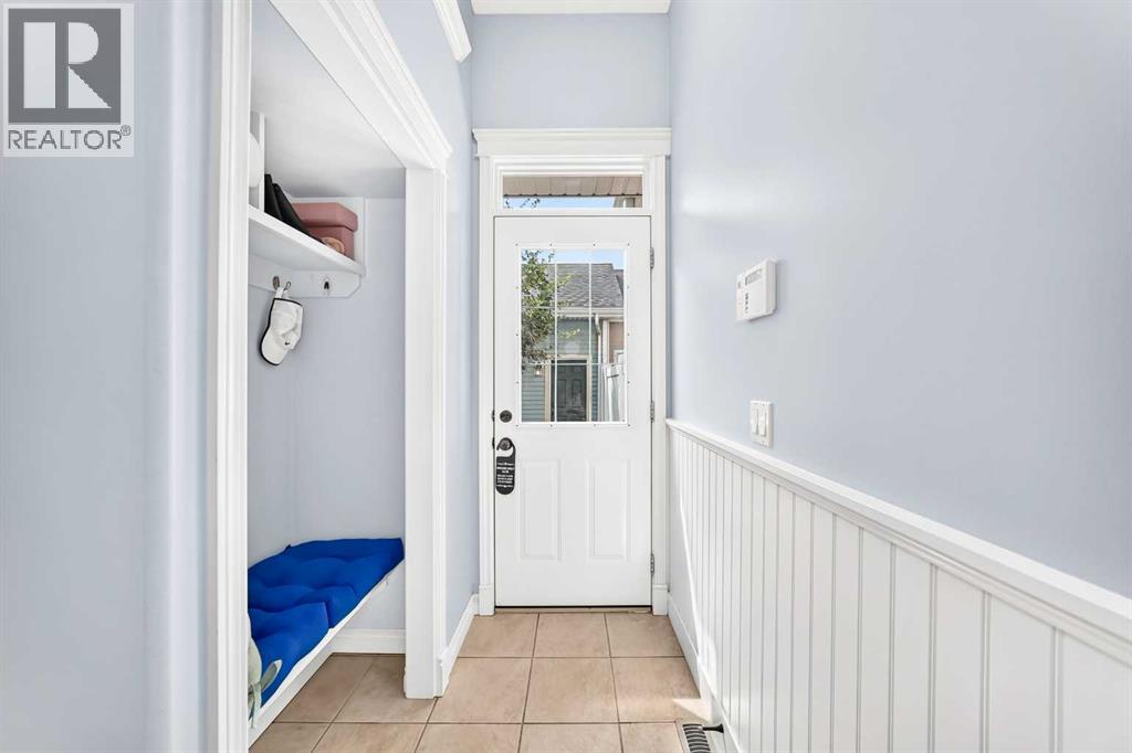30 Versailles Gate SW, Calgary — photo 18