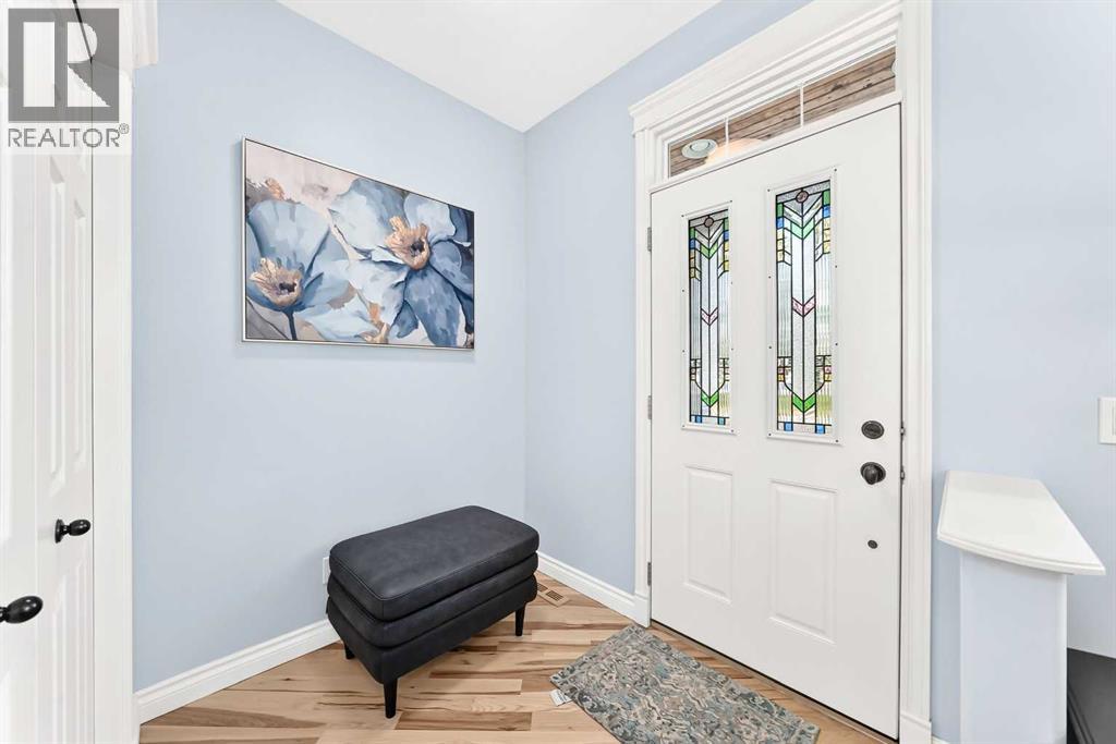 30 Versailles Gate SW, Calgary — photo 2