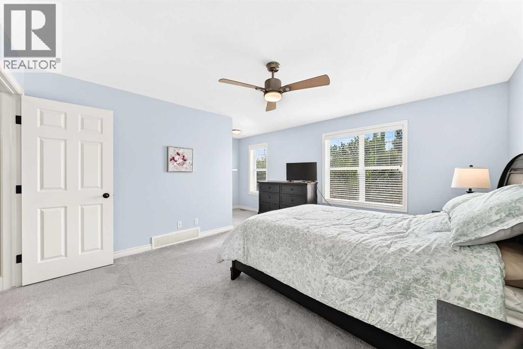 30 Versailles Gate SW, Calgary — photo 20