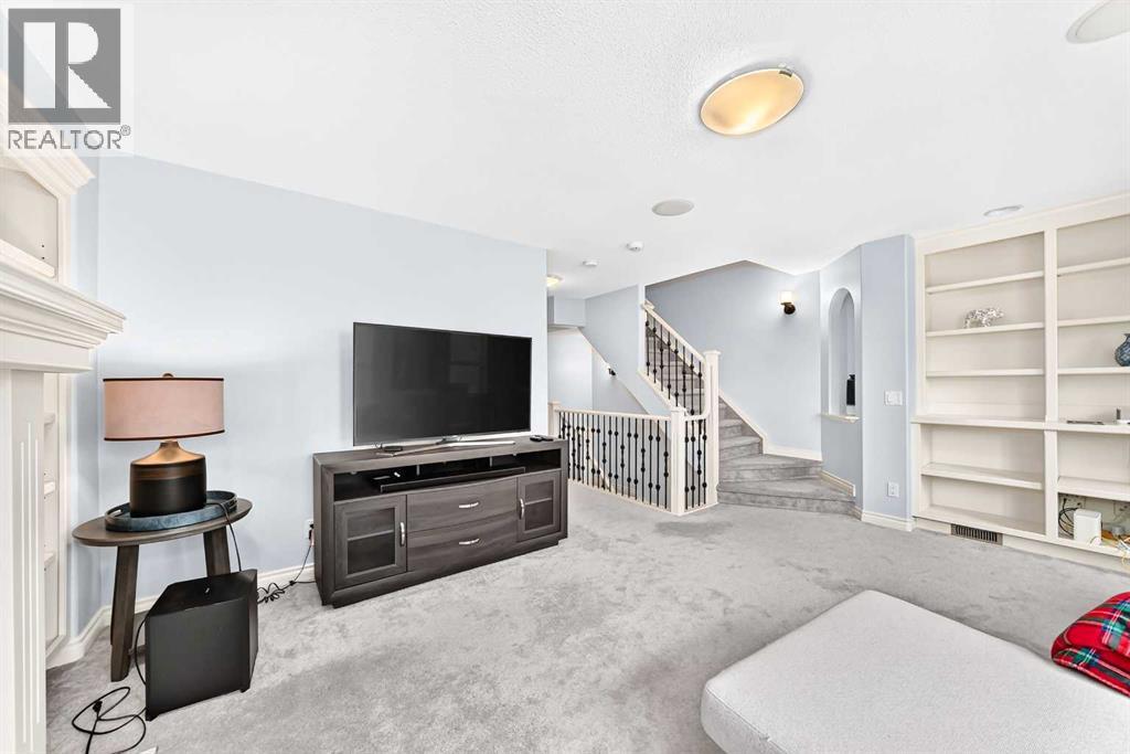 30 Versailles Gate SW, Calgary — photo 24