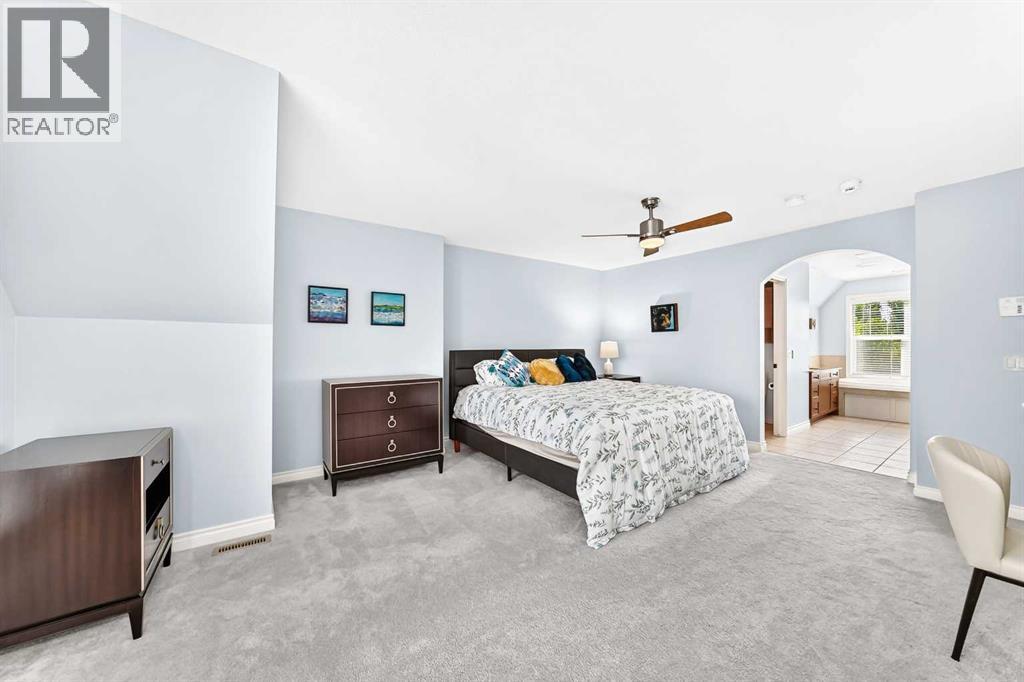 30 Versailles Gate SW, Calgary — photo 29