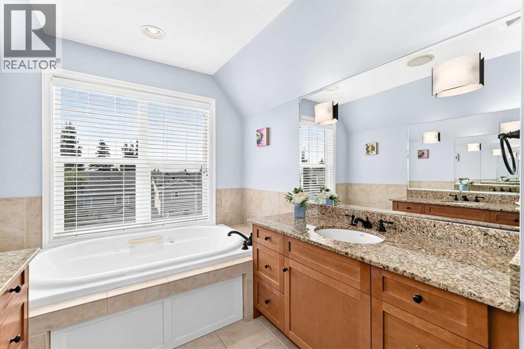 30 Versailles Gate SW, Calgary — photo 31