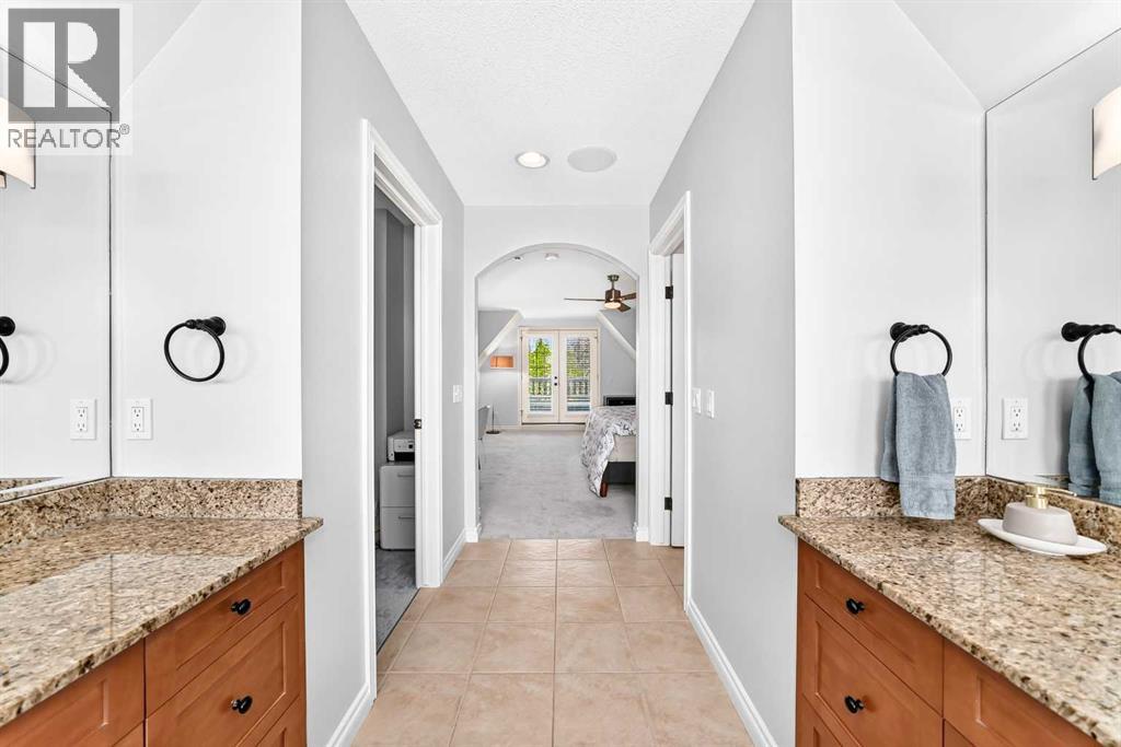 30 Versailles Gate SW, Calgary — photo 32