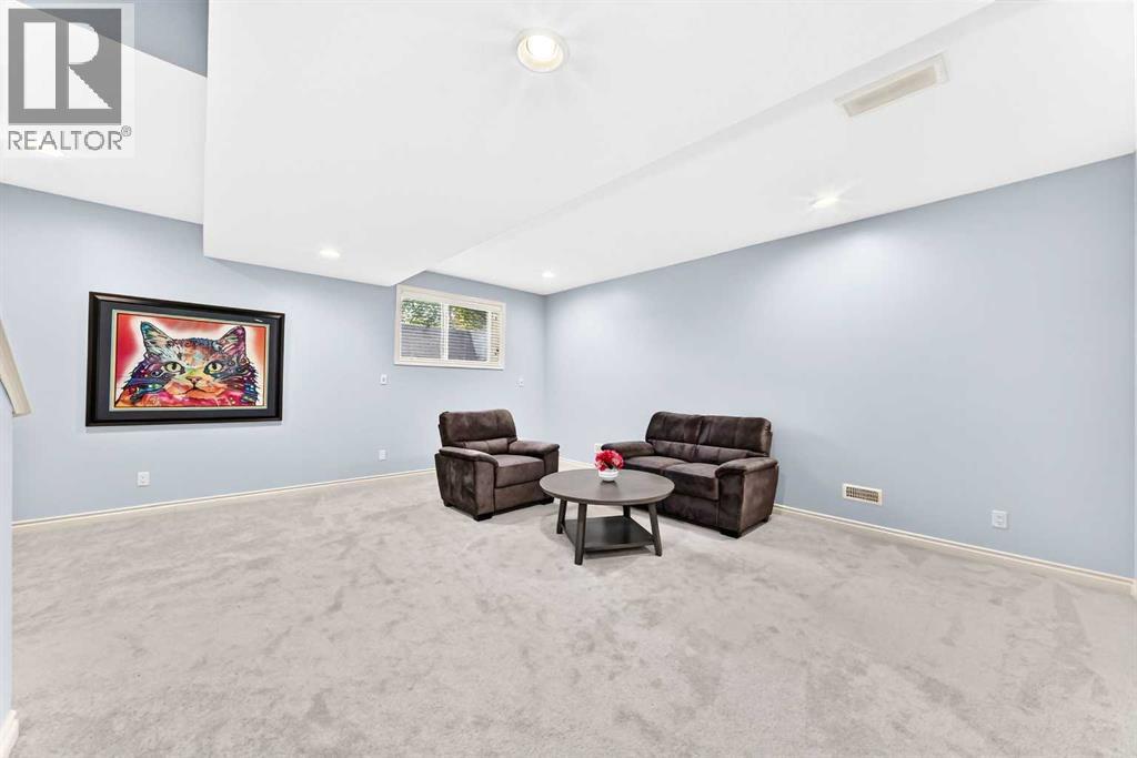 30 Versailles Gate SW, Calgary — photo 33