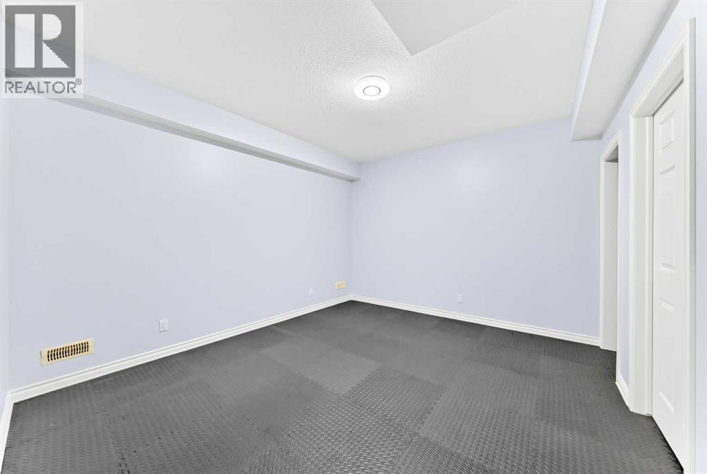 30 Versailles Gate SW, Calgary — photo 34