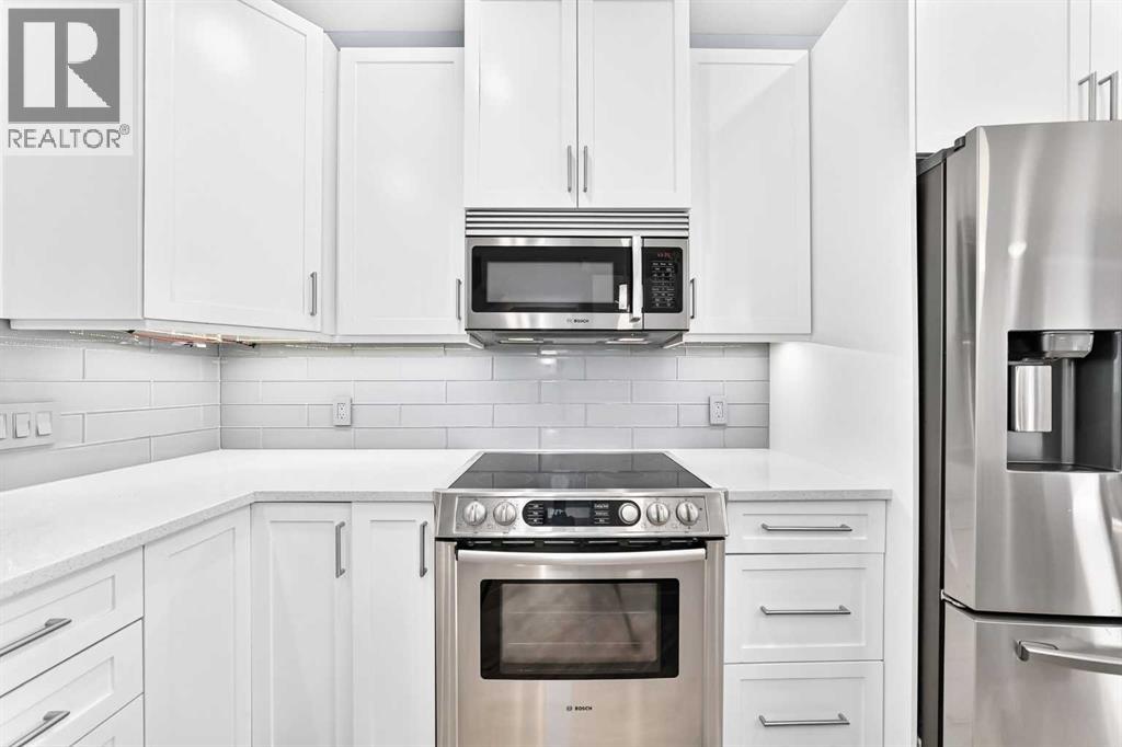 30 Versailles Gate SW, Calgary — photo 5