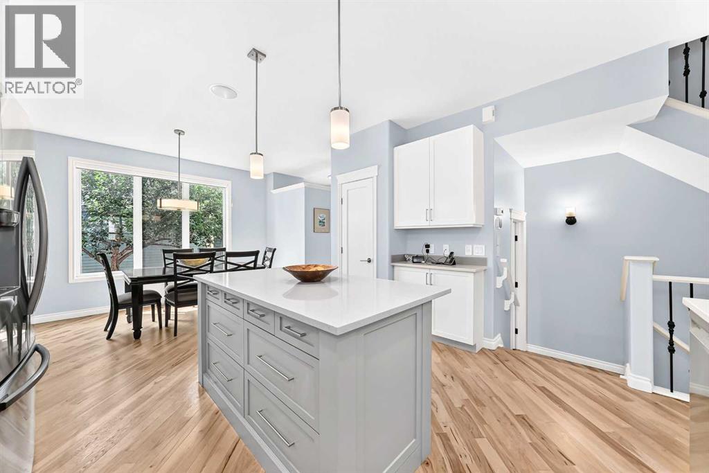 30 Versailles Gate SW, Calgary — photo 7