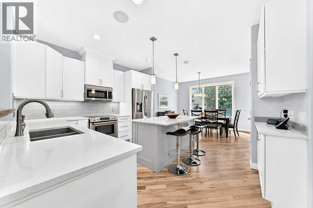 30 Versailles Gate SW, Calgary — photo 8