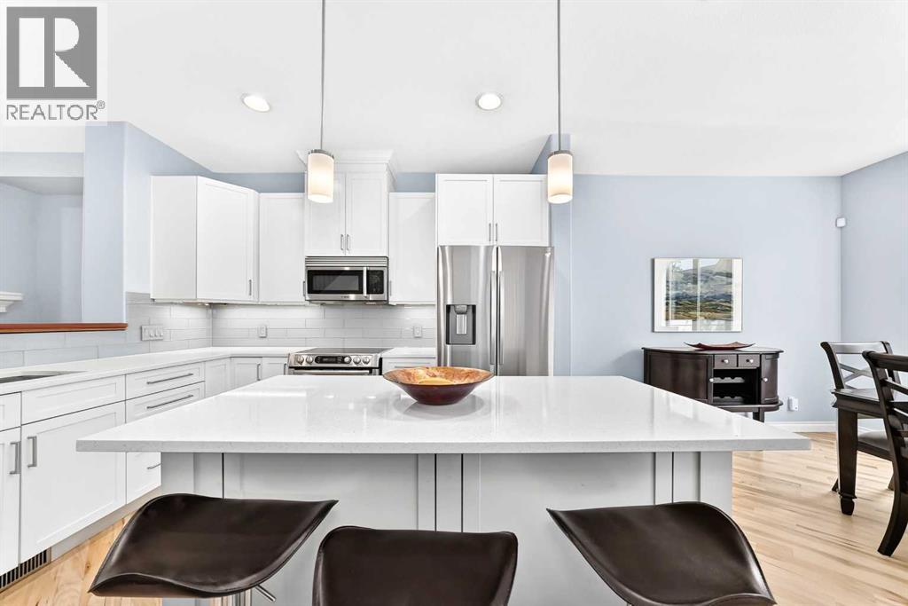 30 Versailles Gate SW, Calgary — photo 9