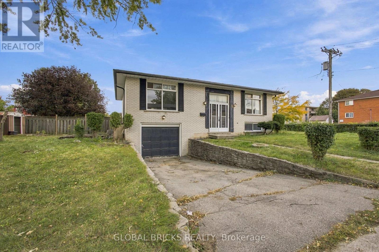 18 Falesy Avenue, photo 1 of 41