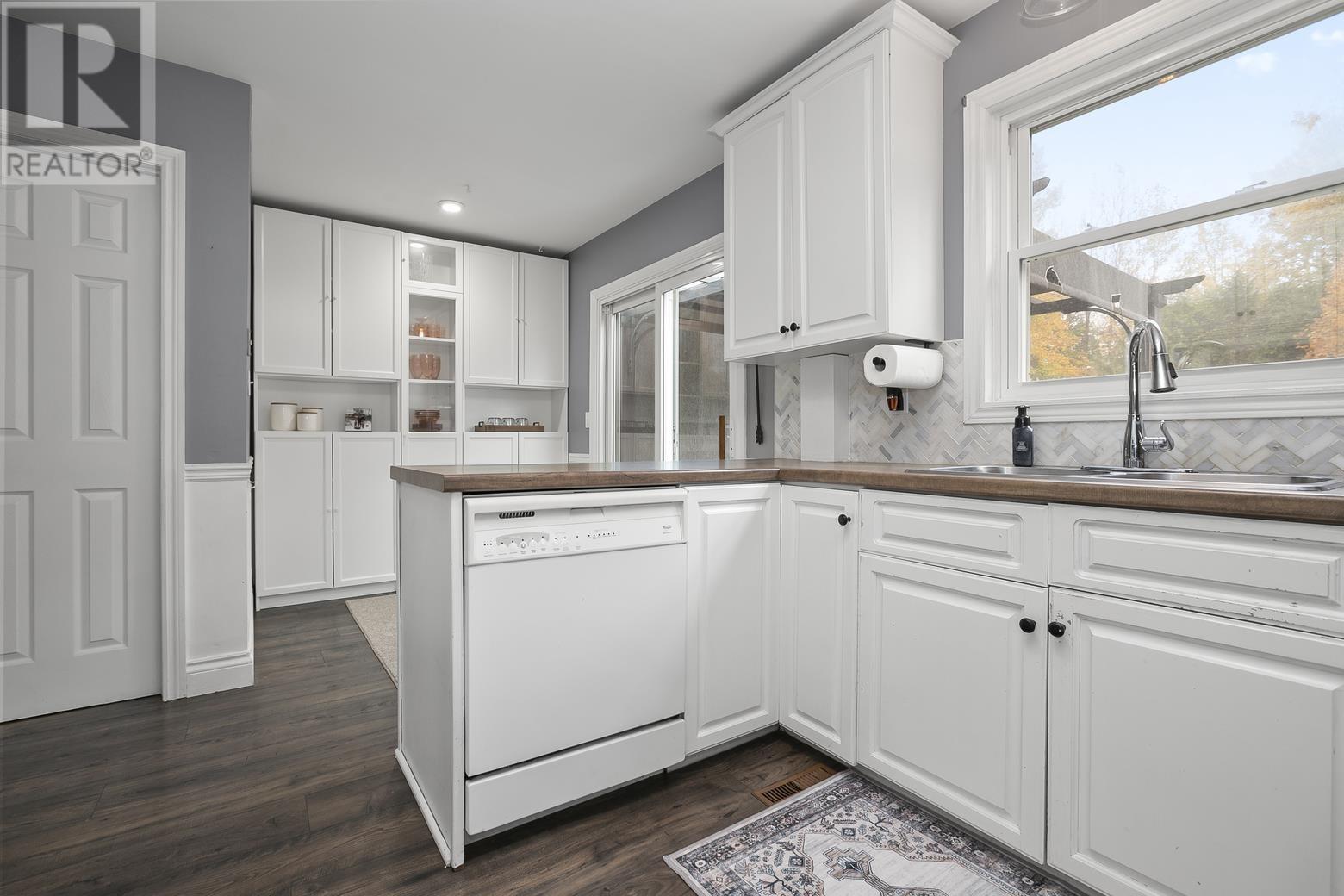 136 Glen AVE - 27