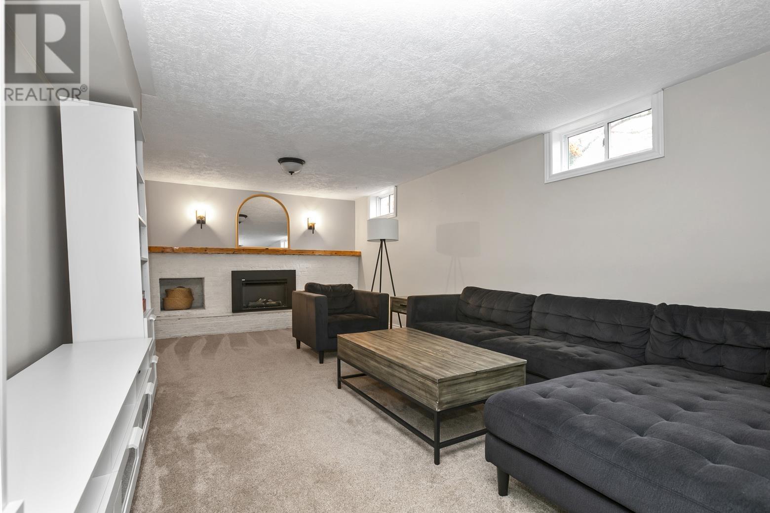 136 Glen AVE - 40