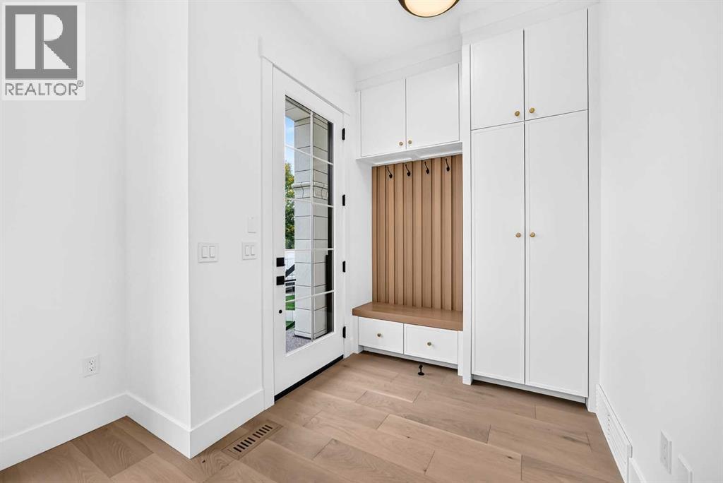 2539 19 Street SW, Calgary — photo 3