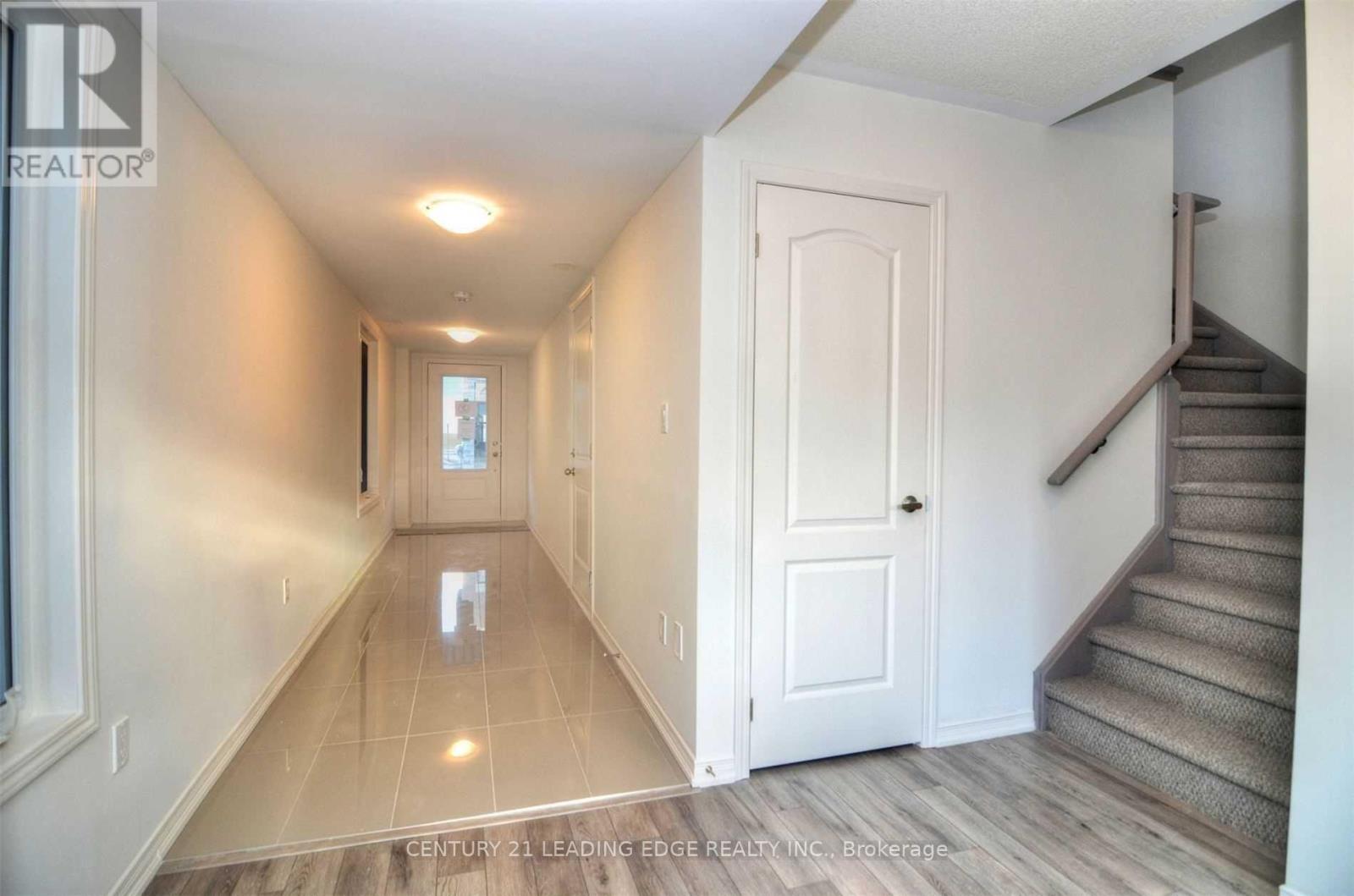 1428 Coral Springs Path, Oshawa, ON photo 4