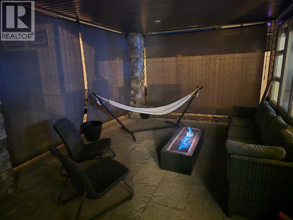 Privacy Shades for Cozy Evenings