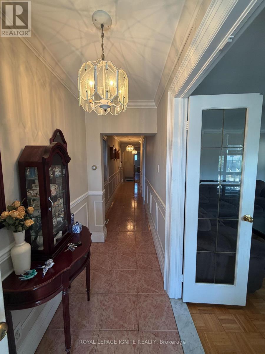 40 Avon Avenue, Toronto, ON photo 14