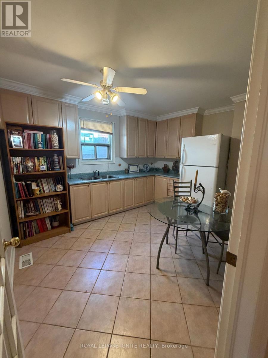 40 Avon Avenue, Toronto, ON photo 28