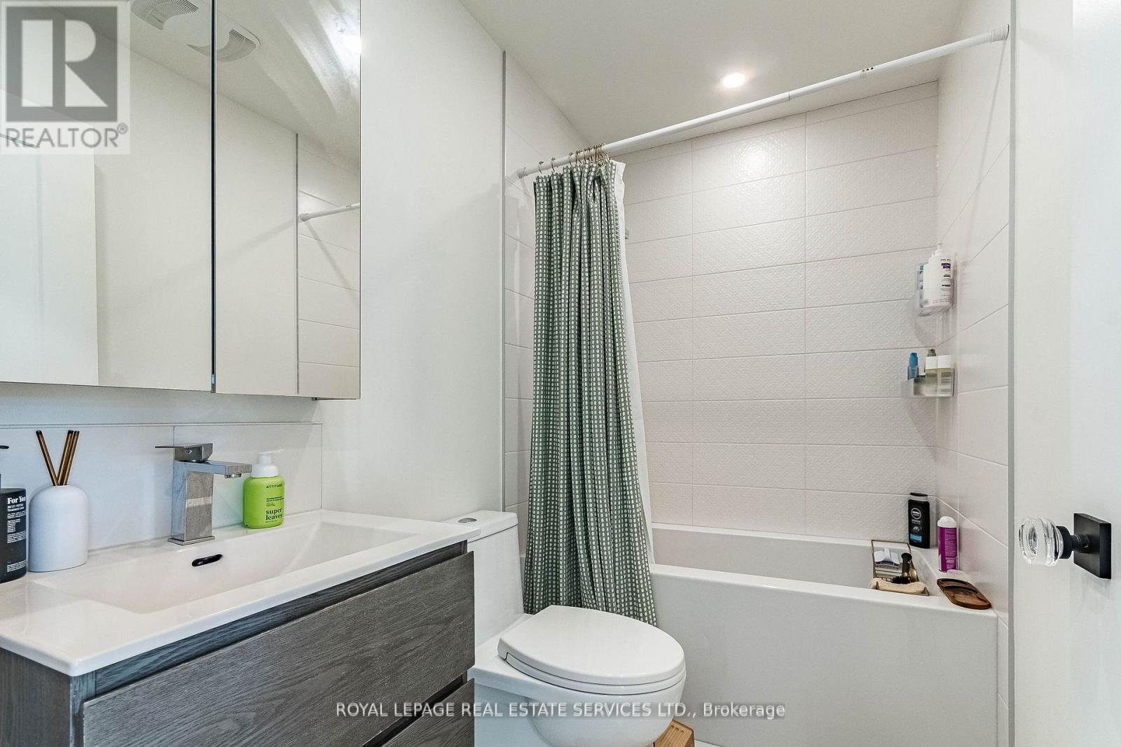 238 Garden Avenue, Toronto, ON photo 15