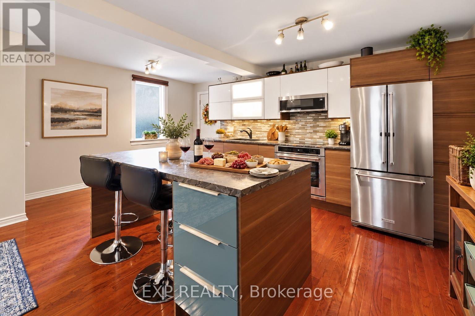 42 Hess Street North, Hamilton, ON photo 6